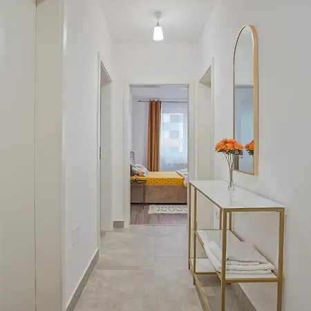 Grandis Coresi Appartement *